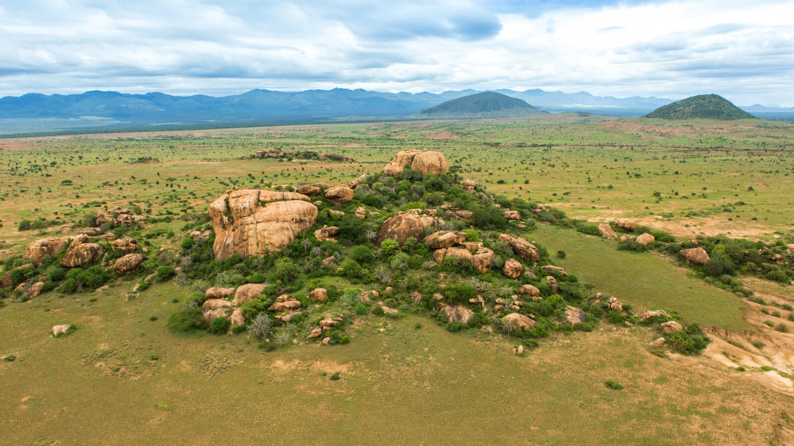 ol-donyo-lodge-rocky-landscape