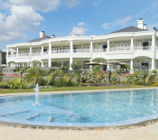 hemingways-nairobi-exterior-and-pool