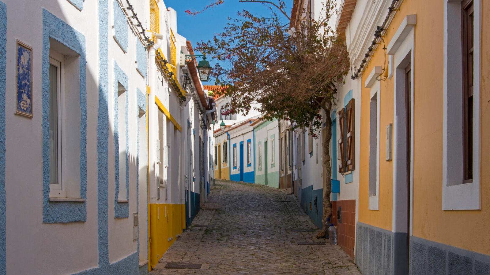 the-algarve-cobbled-streets