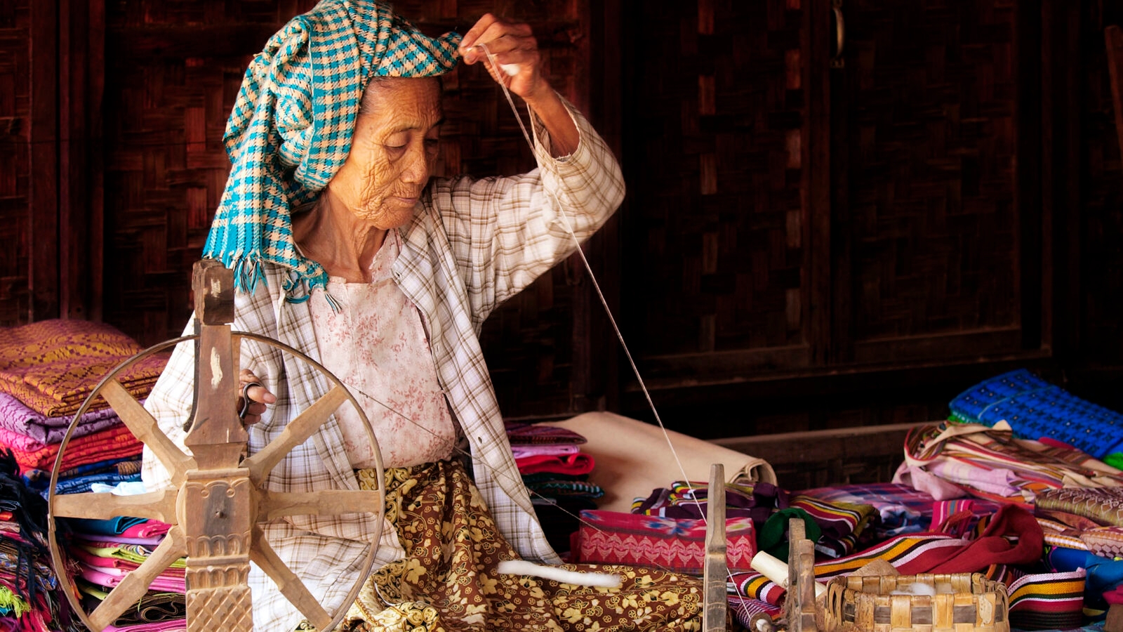 myanmar-woman-sowing