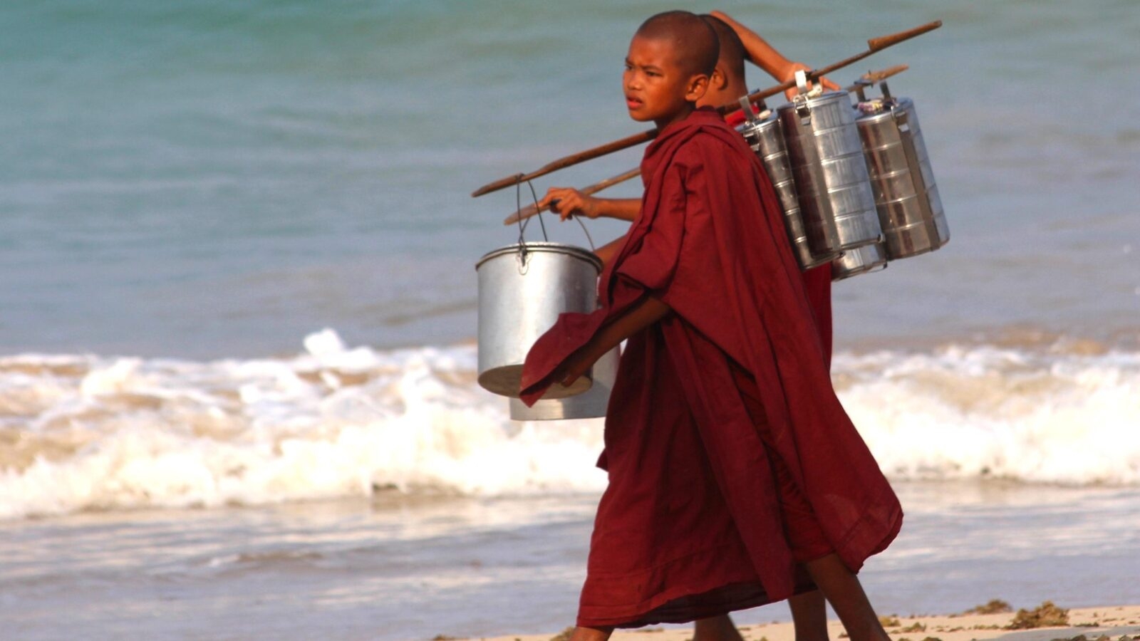 ngapali-beach-monks