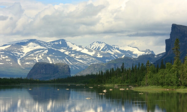 Swedish-Lapland-lake-mountain