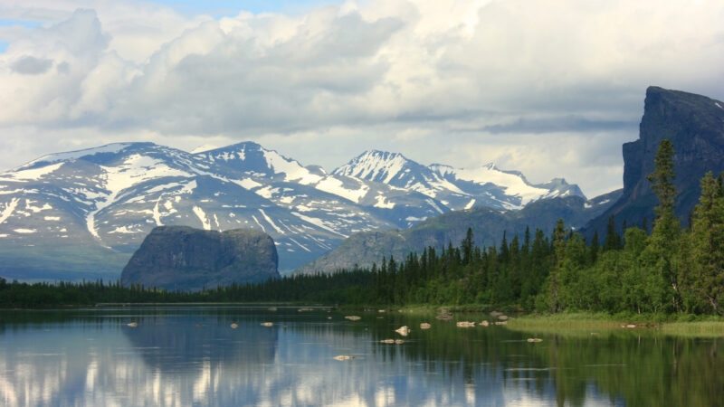 Swedish-Lapland-lake-mountain