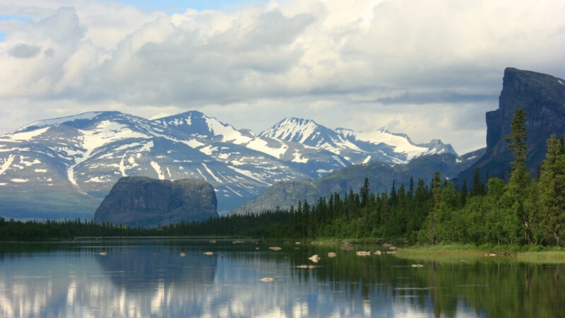 Swedish-Lapland-lake-mountain