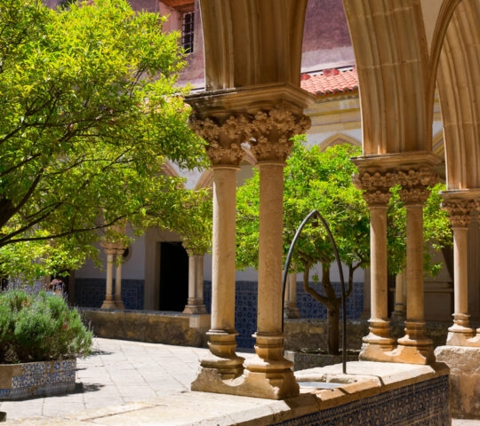 Cloister of the Cemetery (Claustro do Cemit?rio) was the burial site for the knights and monks of the Order. The elegant twin columns of the arches have beautiful capitals with vegetal motifs, and the walls of the ambulatory are decorated with 16th-century tiles.