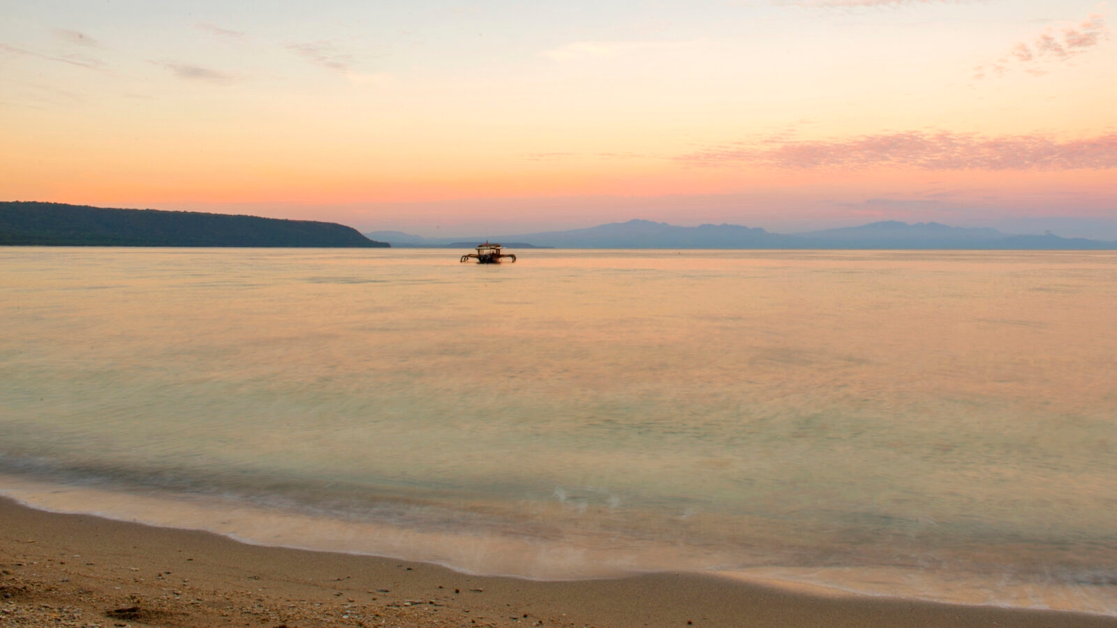 amanwana-beach-sunset
