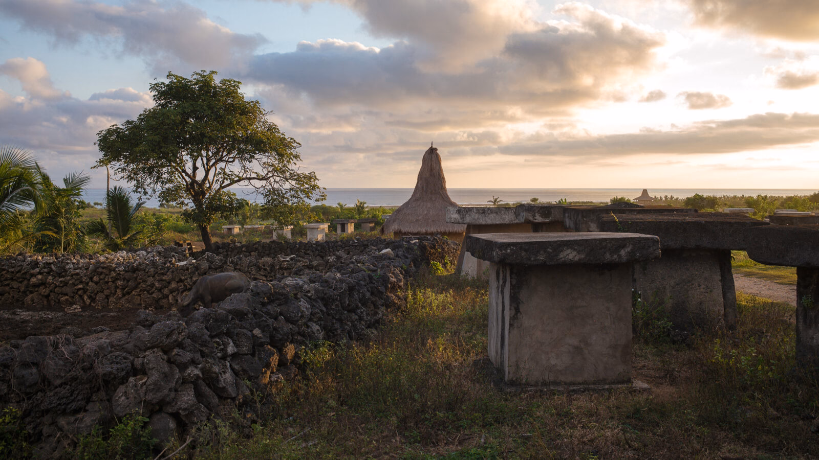 tombs-on-sumba