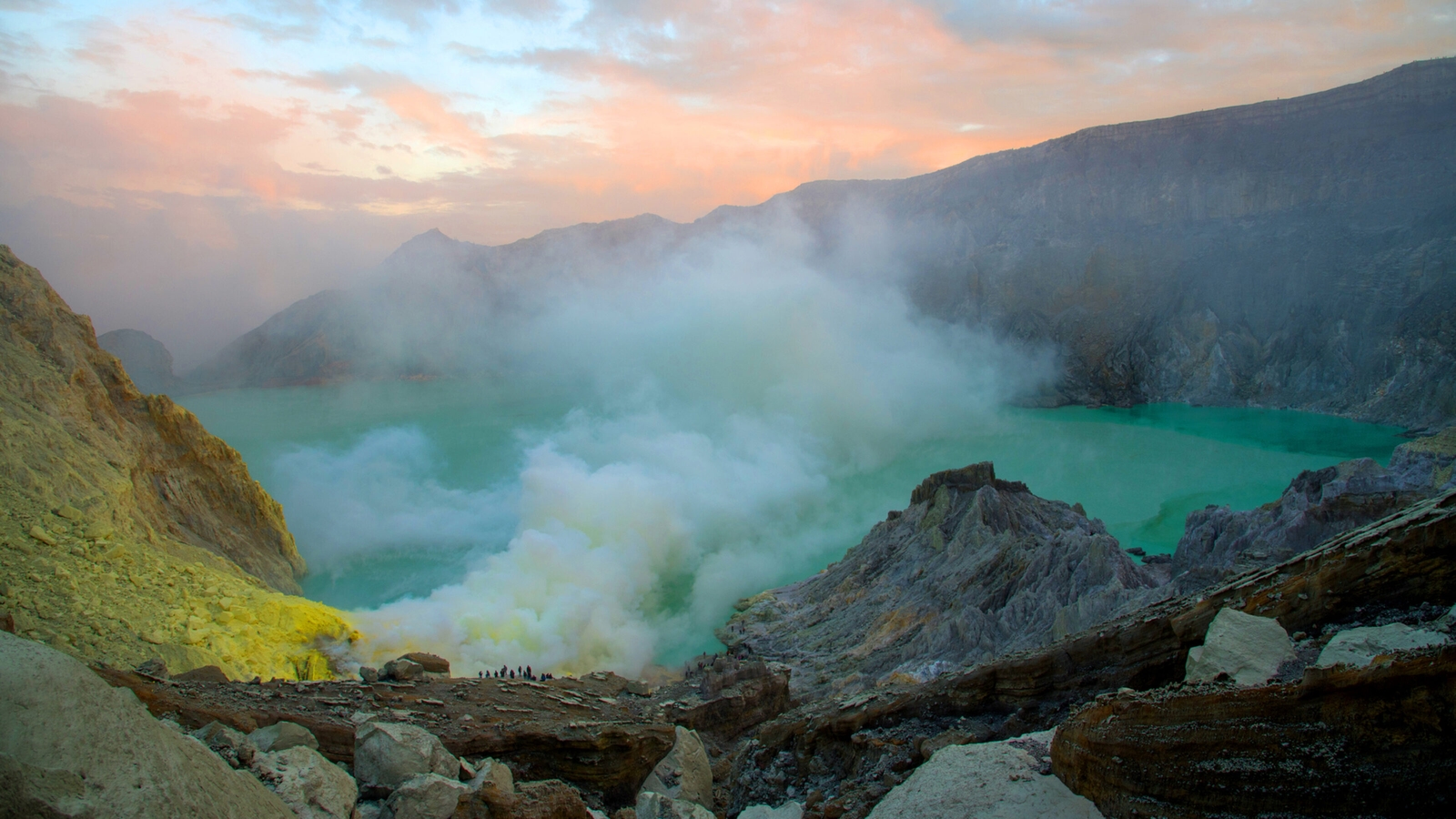mount-ijen-sunrise