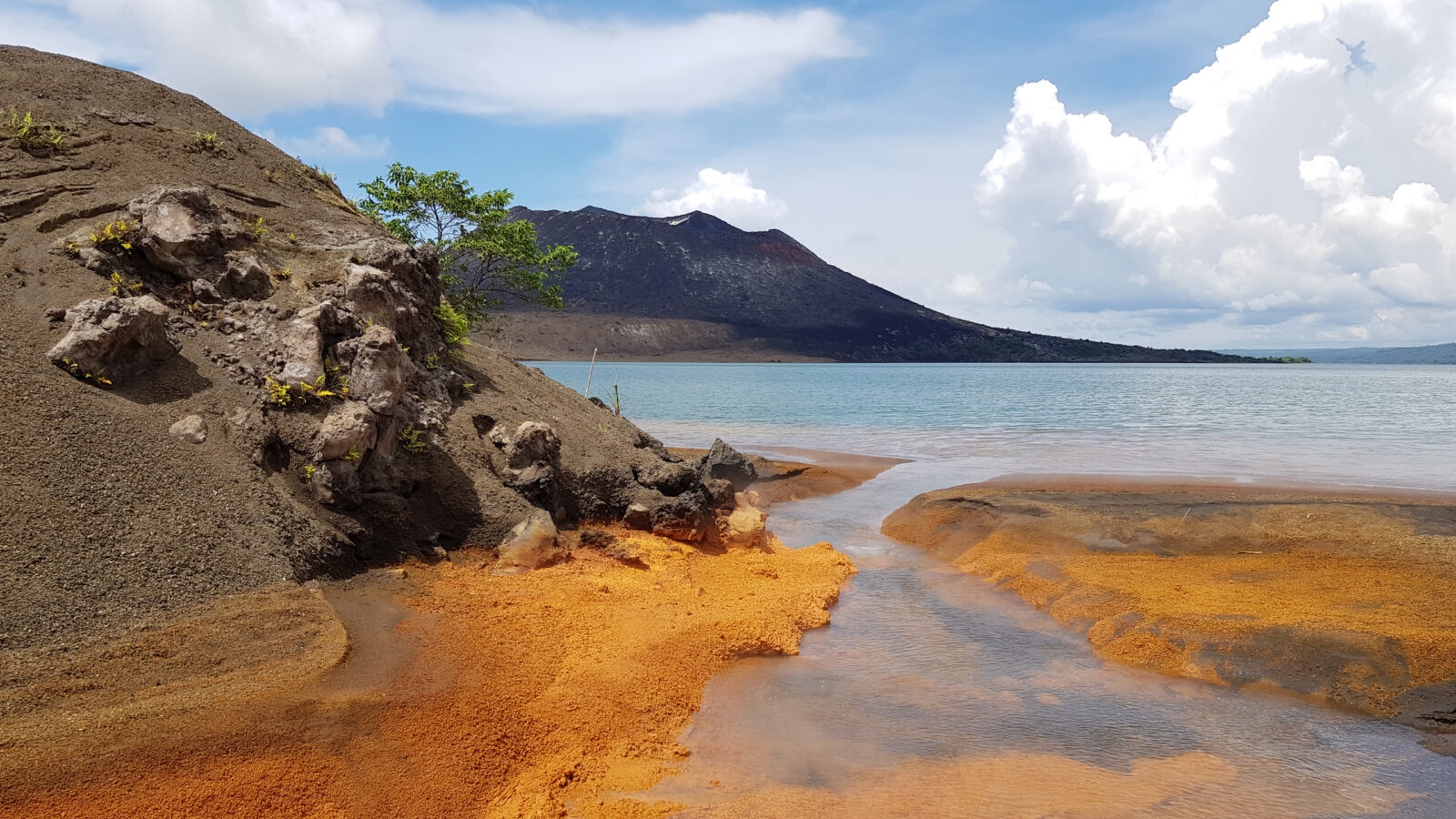 papua-new-guinea-volcano