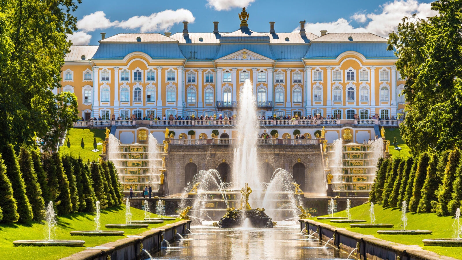 peterhof-palace-st-petersburg-russia