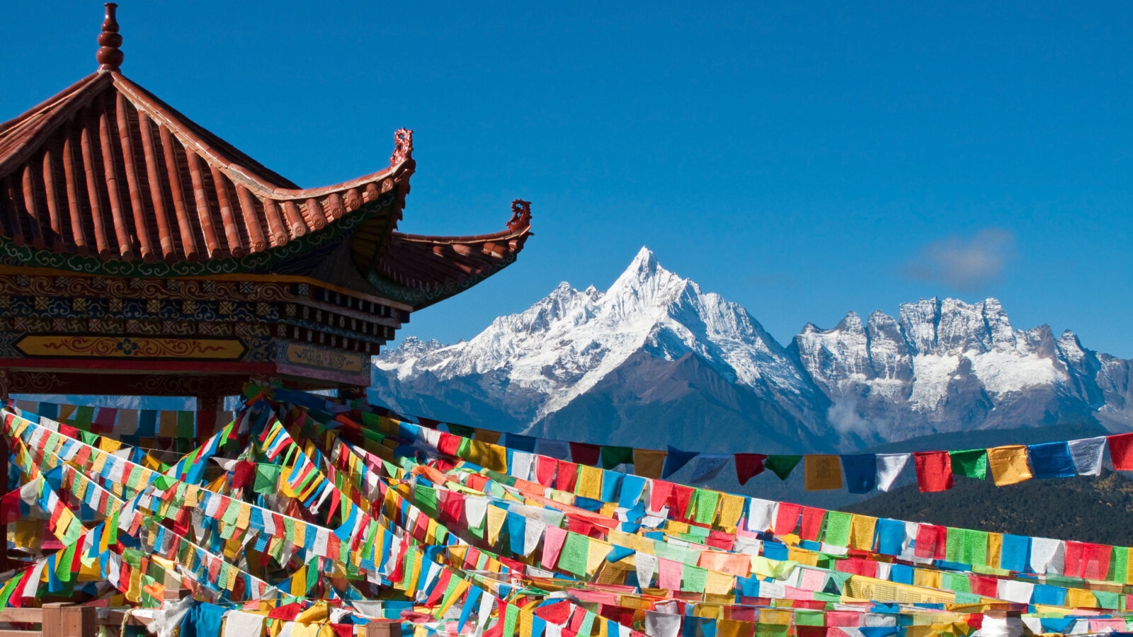 Jade Dragon Snow Mountain on the border to Tibet