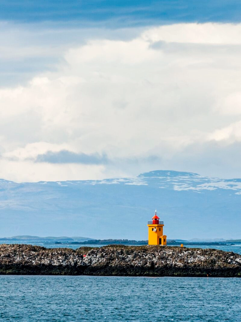 Jacada Iceland - a small lighthouse on a rocky island