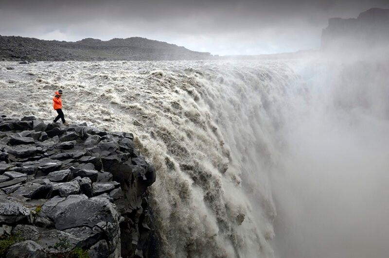 Jacada Iceland - a cascading wild waterfall