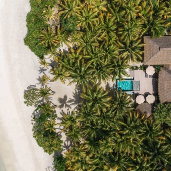 The Best Private Islands for Honeymoons thumbnail