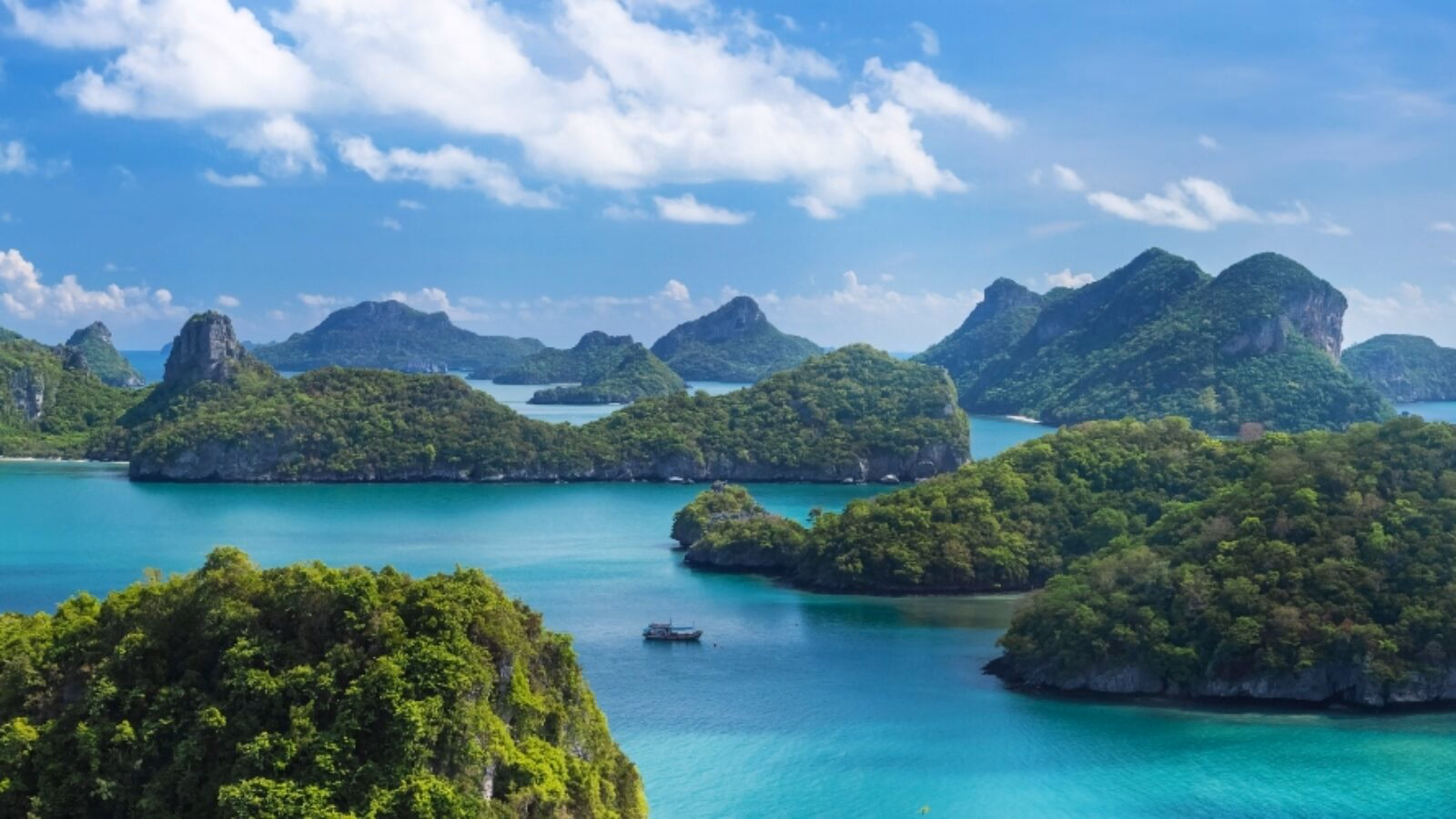 Lush tropical islands and turquoise ocean waters seen on luxury Asia grand tour holidays.
