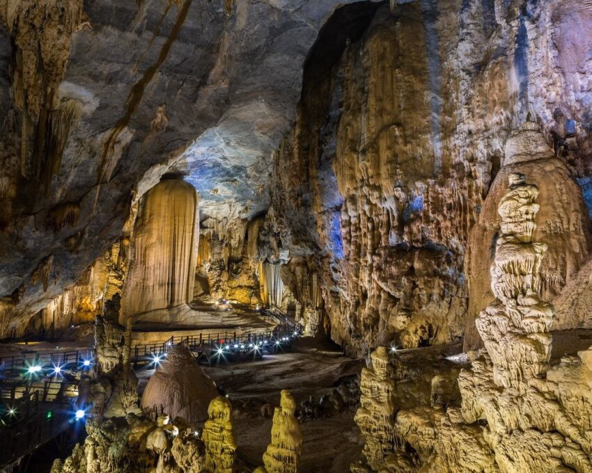 Inside Paradise Cave, Phong Nha-Ke Bang, Vietnam