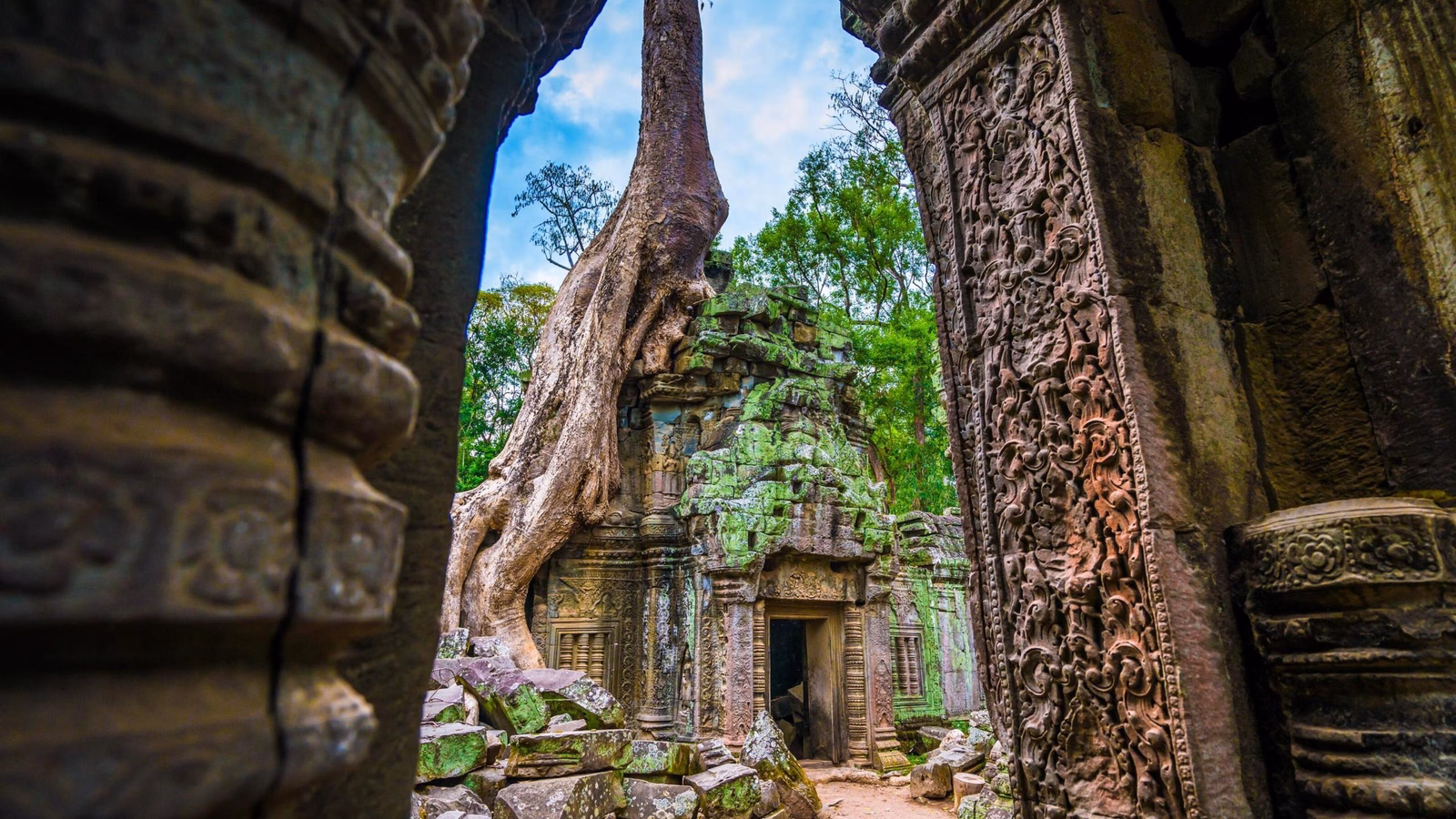 Entrance to the world famous heritage in Angkor Wat - Ta Prohm