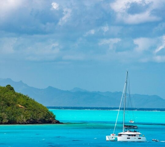 sailing in Bora Bora blue lagoon French Polynesia