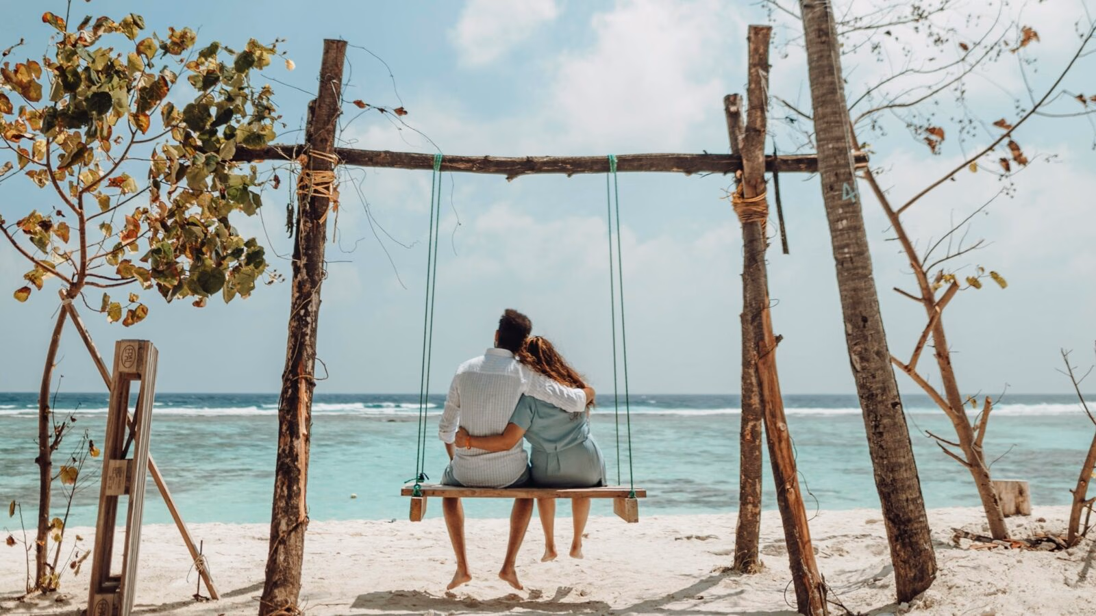 Honeymoon in Maldives a step away from an spectacular white sand beach