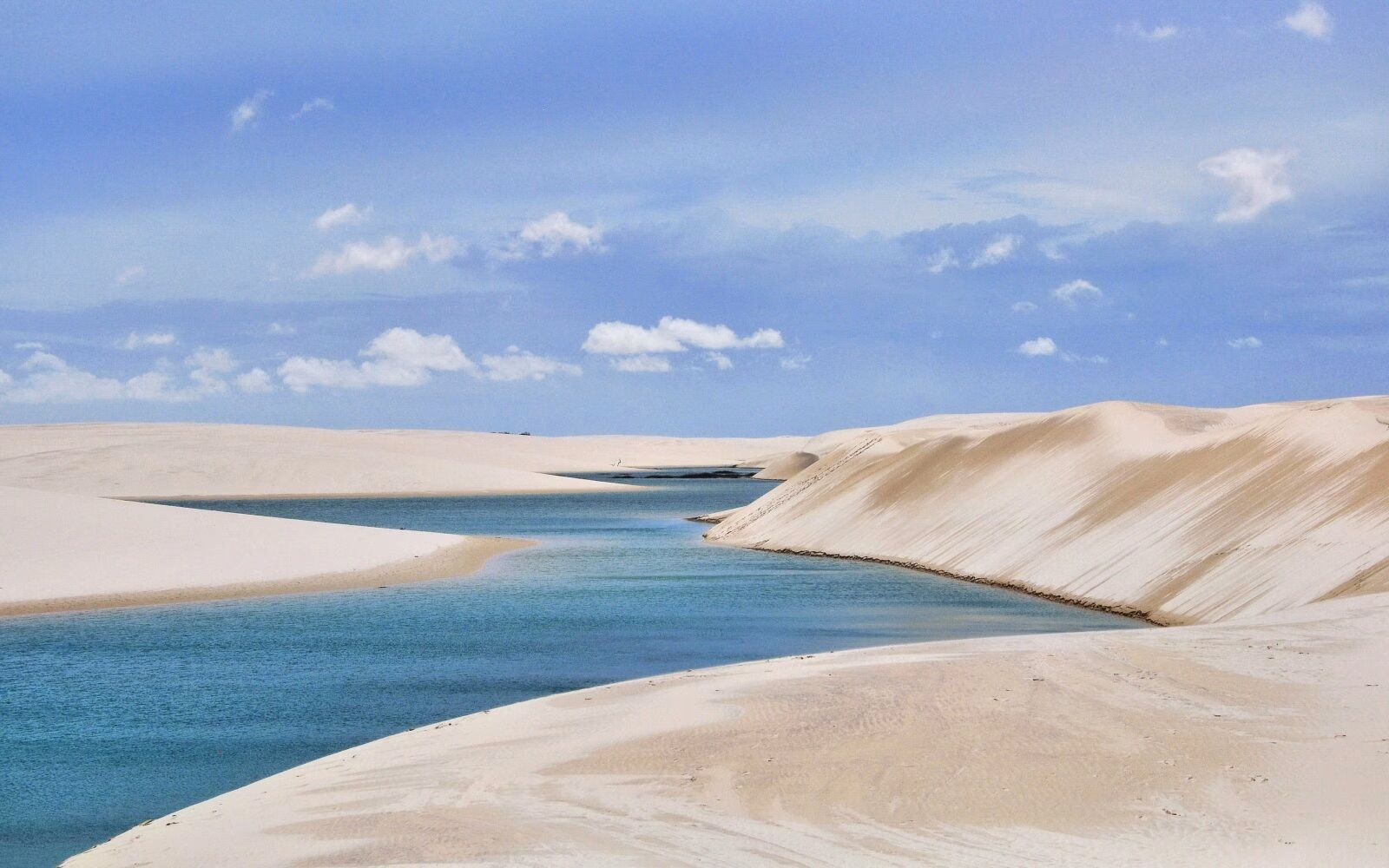 Returning to Brazil meant rediscovering places that first made me fall in love with travel. Lençóis Maranhenses is one of those rare landscapes that feels almost otherworldly.