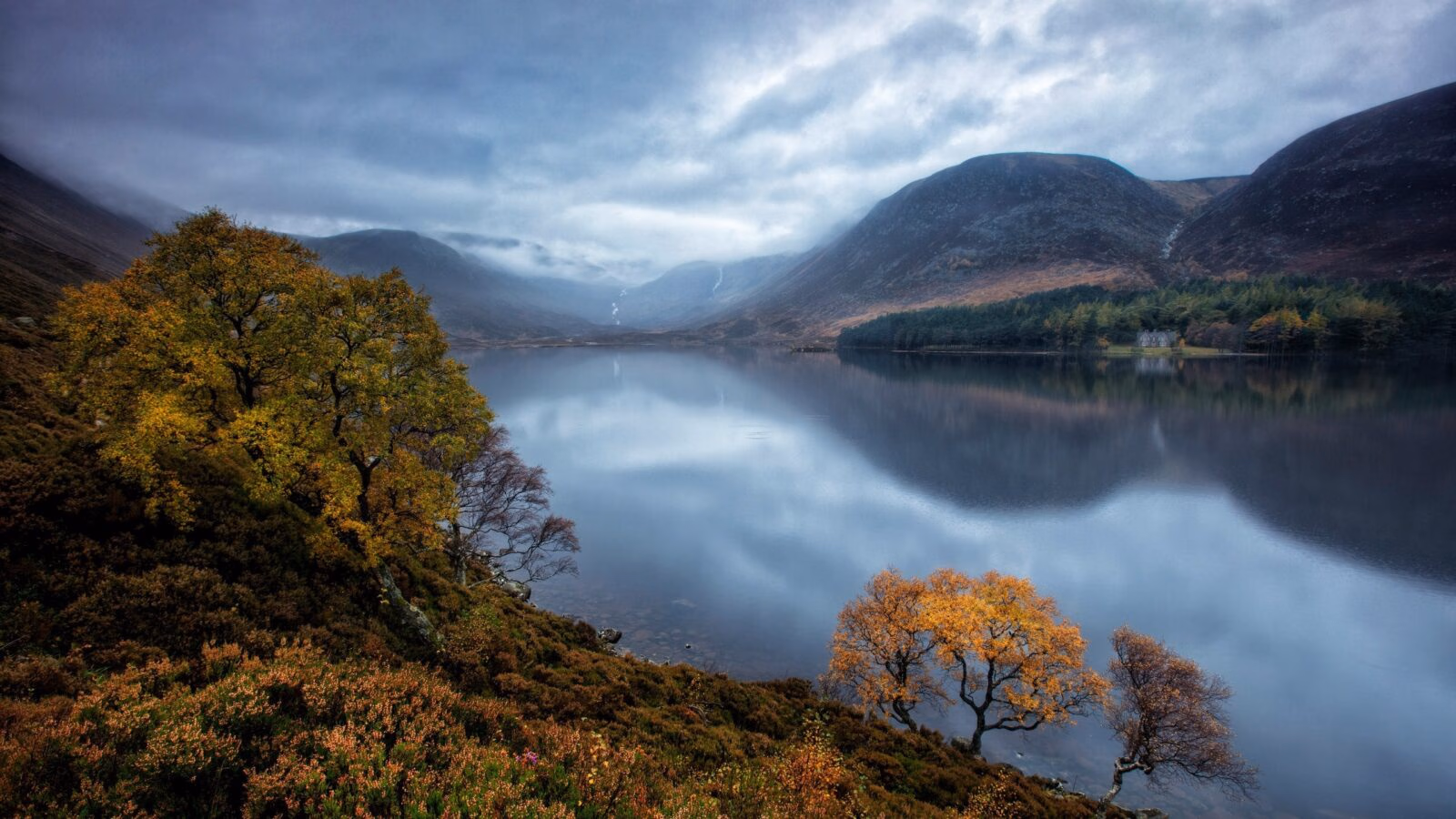 Hiking in Scotland incredible landscapes