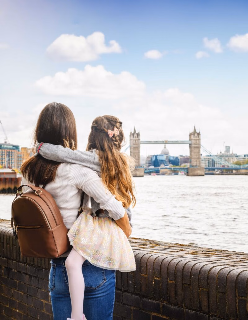 A mother and daughter on a city vacation looking at the skyline