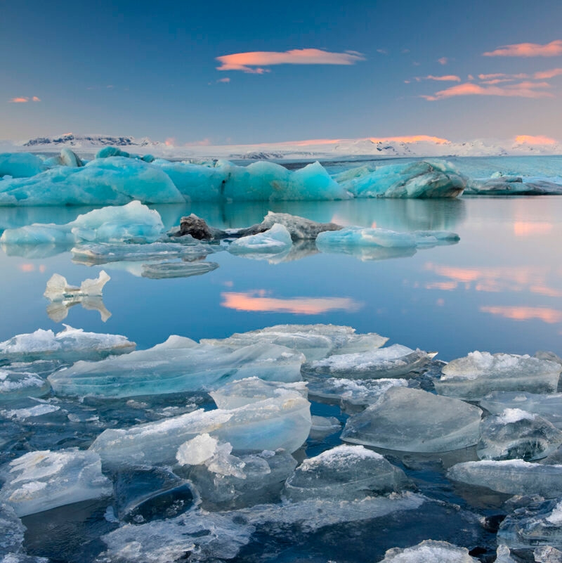 Jokulsalon Glacial lagoon when light fades