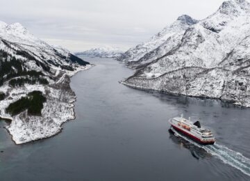 Arctic Cruises thumbnail