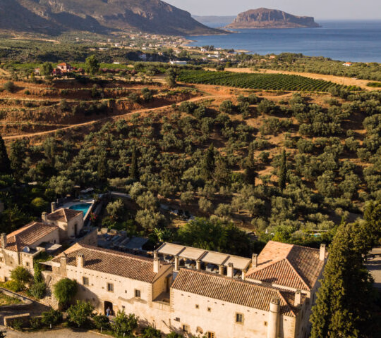exterior view of Kinsterna Hotel close to the ocean