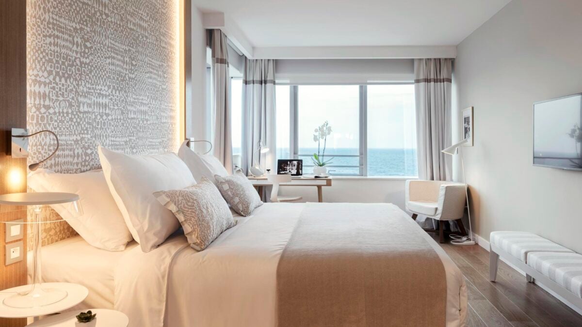 Bedroom overlooking the ocean in Croatia Hotel Bellevue Dubrovnik