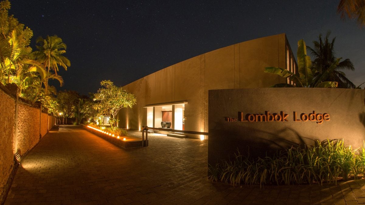 lombok-lodge-exterior-night