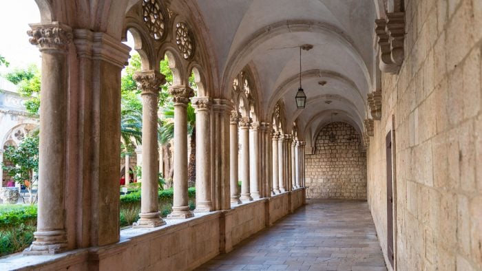 Dubrovnik-Monastery-Cloister.jpg