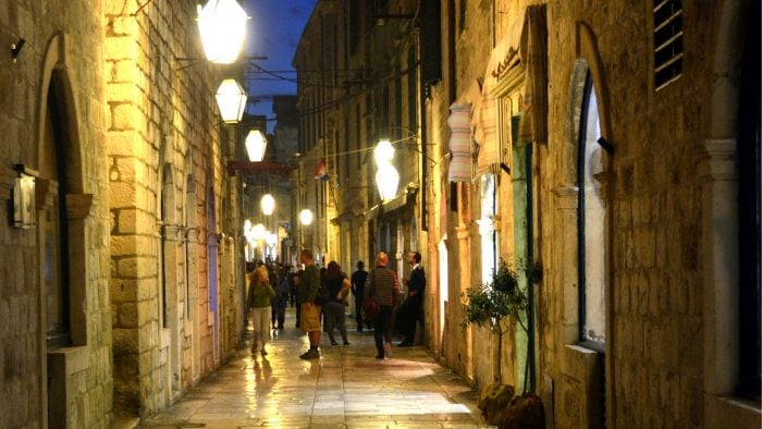 Dubrovnik-Narrow-Street.jpg
