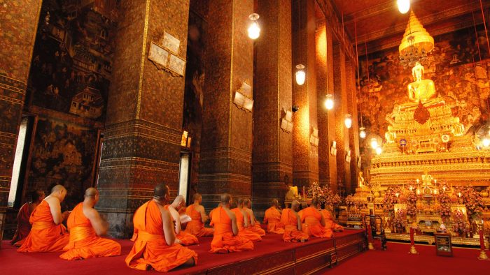 buddhist-monks-wat-pho-thailand