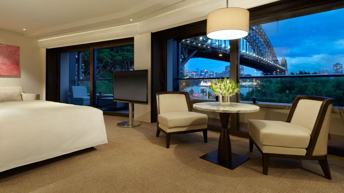 park-hyatt-sydney-bedroom-bridge-view