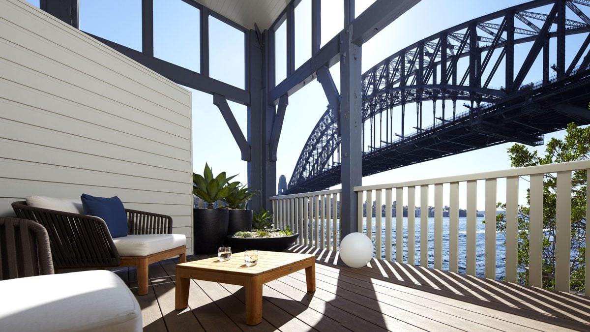 pier-one-sydney-balcony-bridge