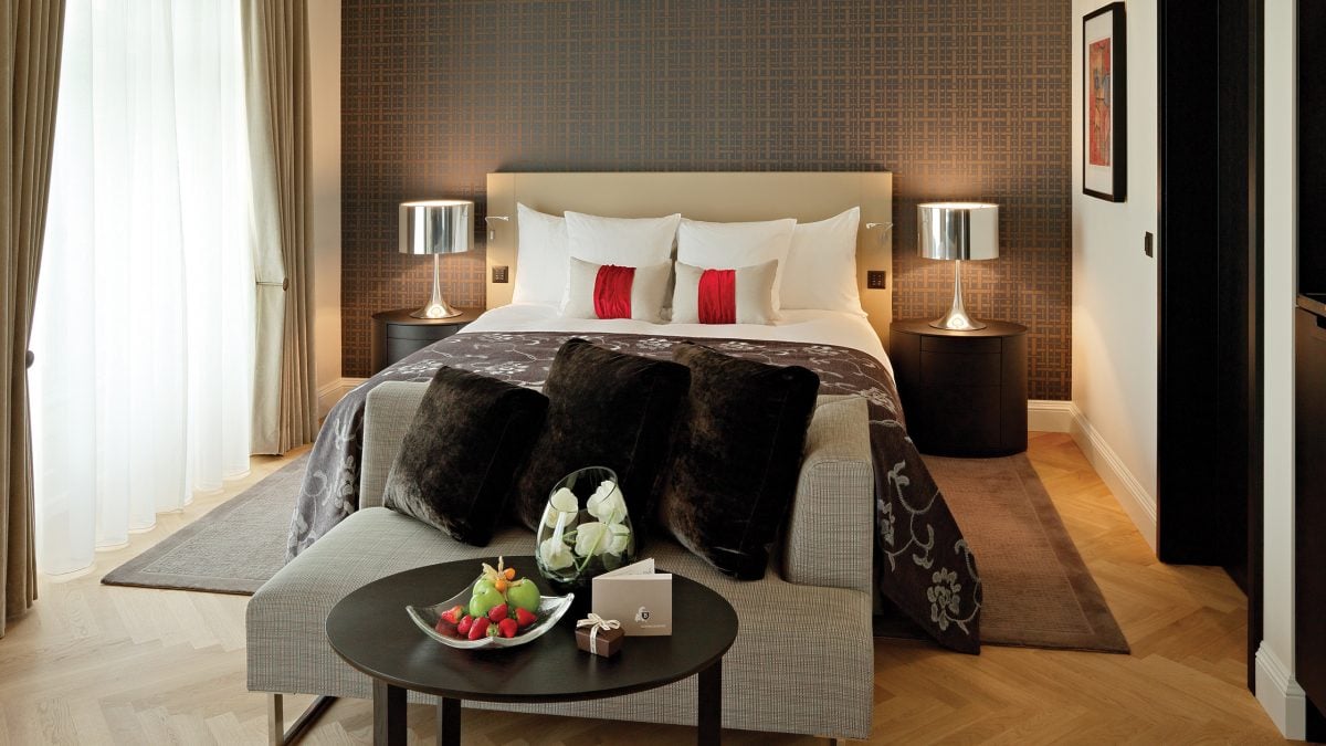 schweizerhof-hotel-bedroom