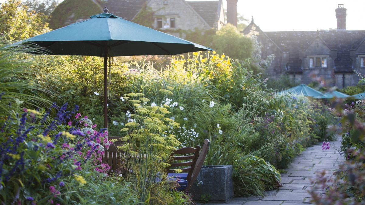 gravetye-manor-garden-bench