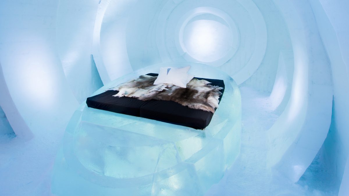 ice-hotel-bedroom