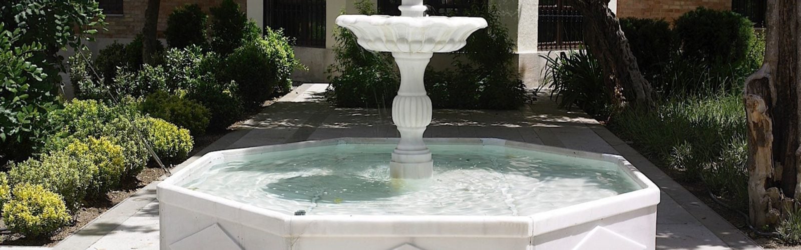Fountain, Hospes Palacio de Los Patos, Granada, Spain
