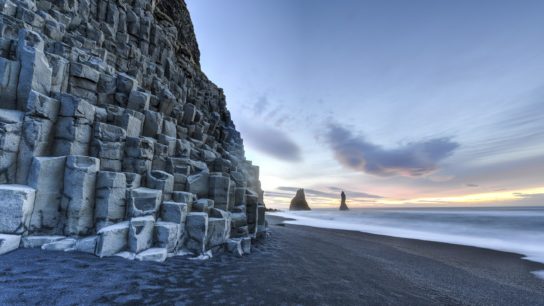 stone-wall-beach-iceland