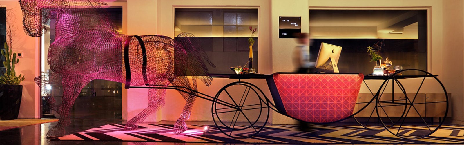 adelphi-hotel-horse-and-carriage