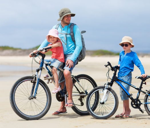 galapagos-family-cycling