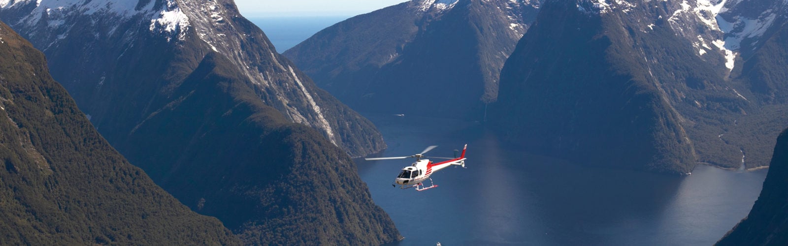 milford-sound-helicopter