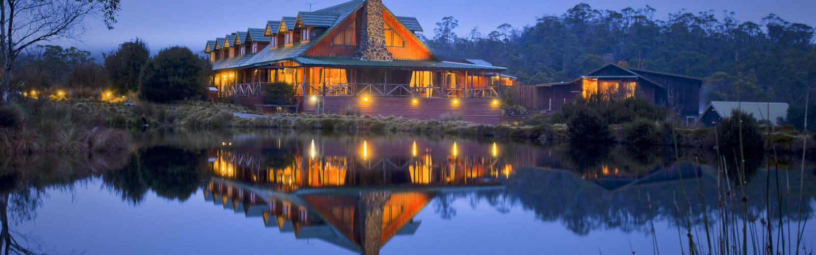 peppers-cradle-mountain-cabin-night