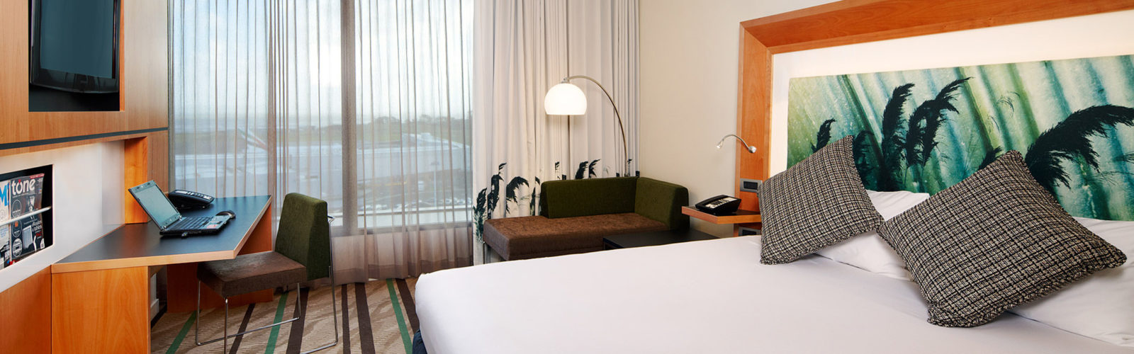 novotel-auckland-airport-bedroom