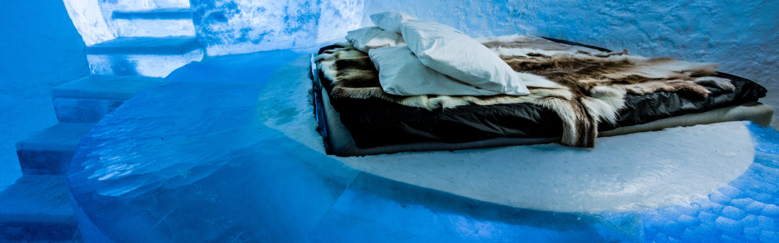 ice-hotel-bedroom