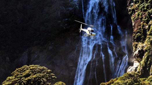 new-zealand-milford-sound-helicopter