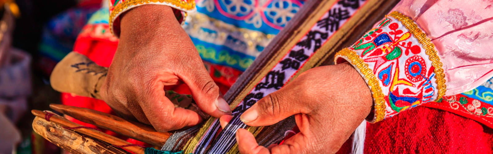 peruvian-woman-weaving