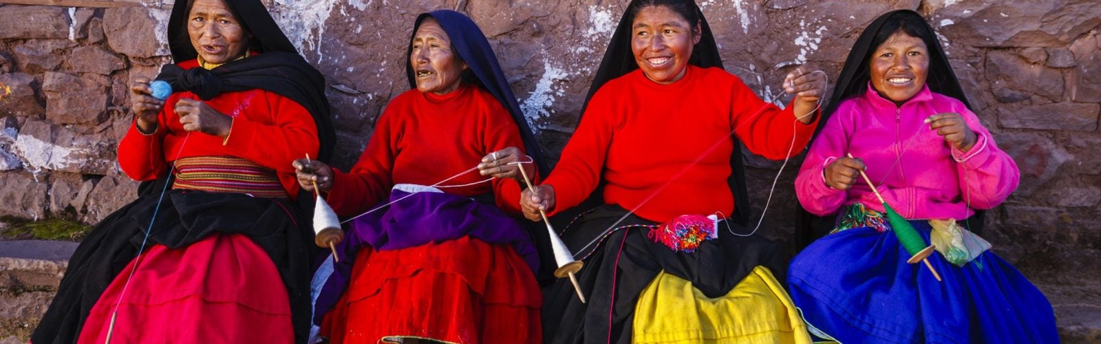 lake-titicaca-peru-ladies